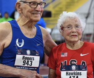 100 ετών και συνεχίζουν με νέα παγκόσμια ρεκόρ οι Orville Rogers &amp; Julia Hawkins